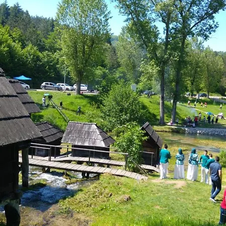 Vikendica Plivsko Jezero Lodge *